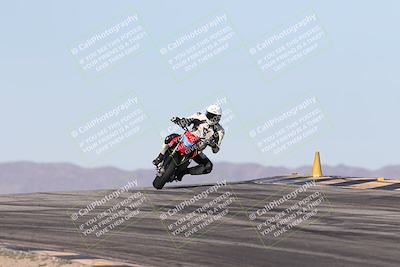 media/Dec-01-2025-Moto Forza (Mon) [[2daa91e15f]]/2-Intermediate Group/Session 2 (Turns 9 and 10)/